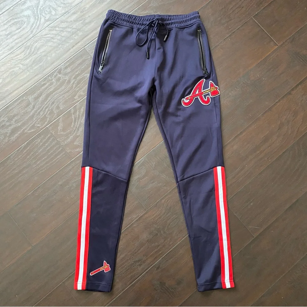 🎉 Host Pick 🎉 Atlanta Braves Pro Luxury 2-Piece Jacket & Joggers Tracksuit - Picture 9 of 16